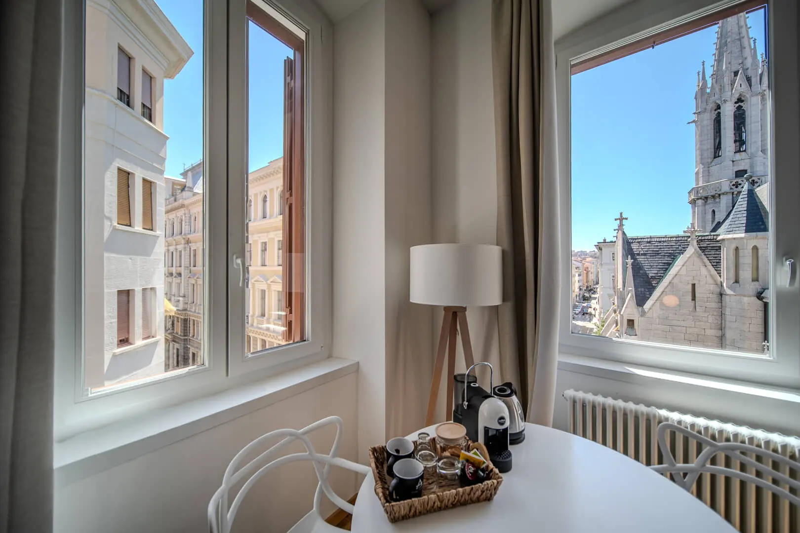 Vista finestra su chiesa, Cosy Moods