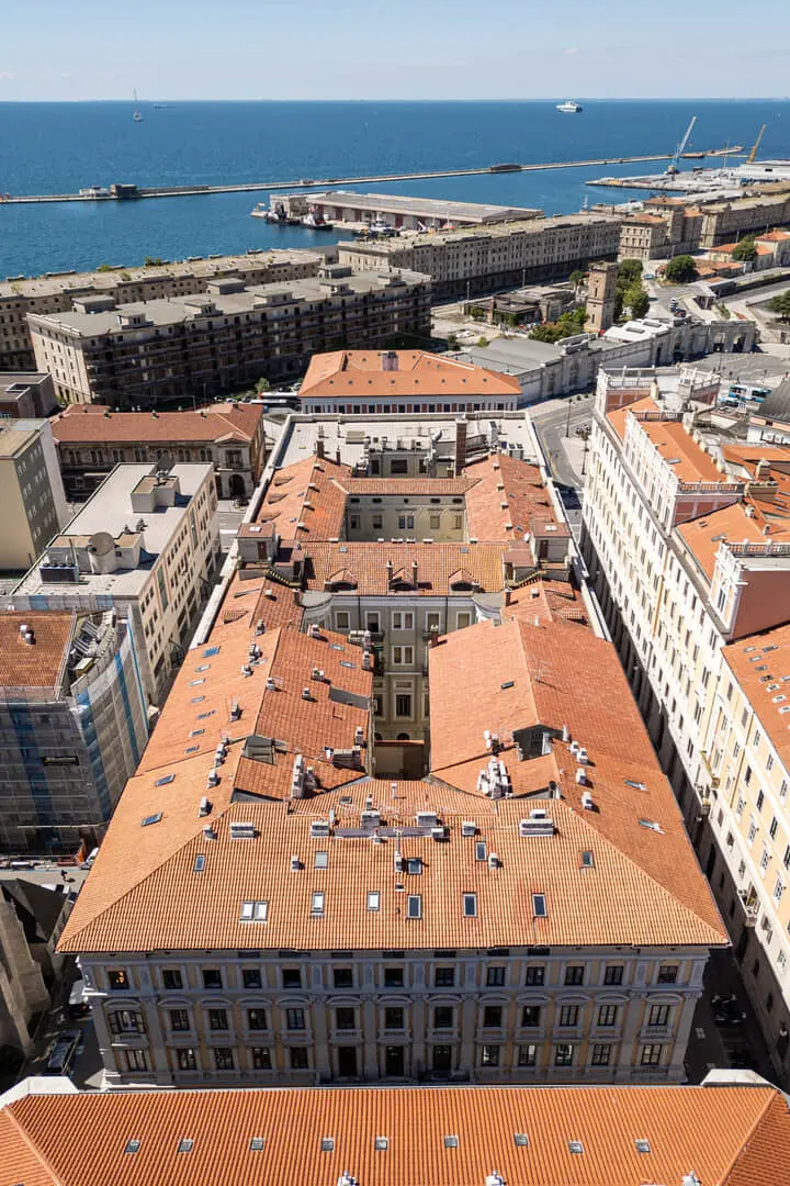 Vista panoramica sui tetti di Trieste
